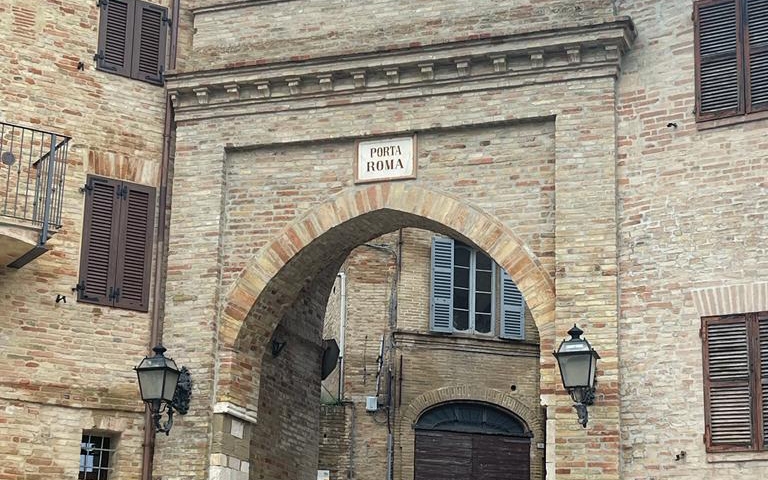 TREIA, RIAPERTA PORTA ROMA