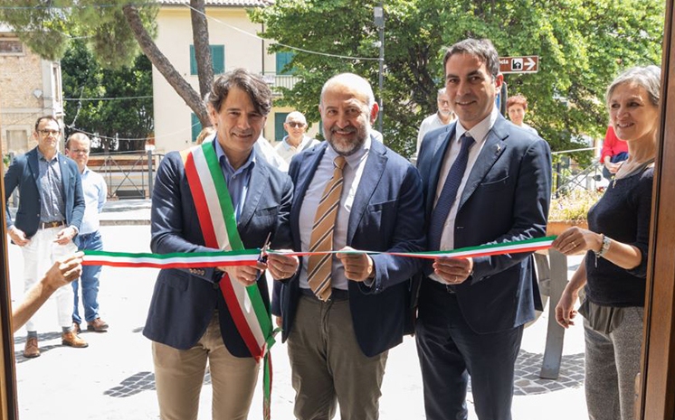 APPIGNANO: INAUGURATO IL CERAMICSTORE