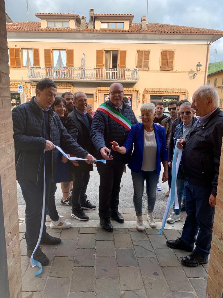 TAGLIO DEL NASTRO PER LA MOSTRA SUI 70 ANNI DELLA FOLGORE CASTELRAIMONDO