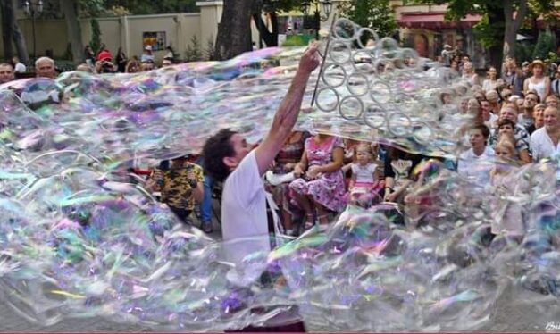 MONTELUPONE, “UN’ESTATE…INSIEME”: ARTE DI STRADA, MUSICA, PIZZA.                                                                                     SI ACCENDE L’ESTATE NEL CUORE DEL BORGO
