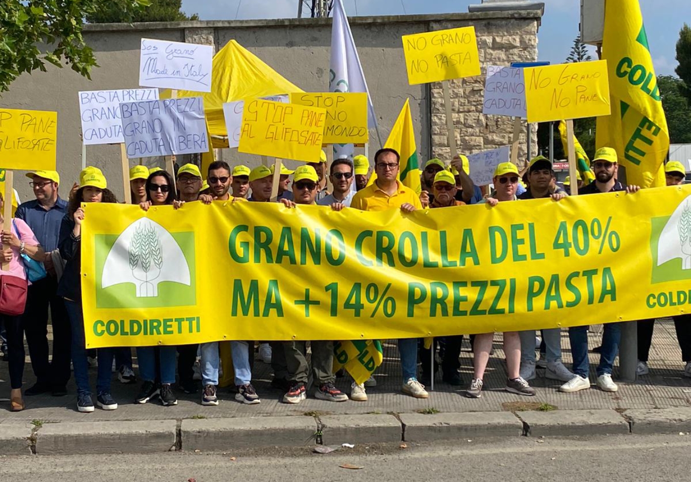 PREZZI: CROLLA GRANO -40% MA PASTA +14%, BLITZ COLDIRETTI CRESCE DI 9 VOLTE IMPORT DA CANADA NEL 2023, PROTESTE NEI PORTI