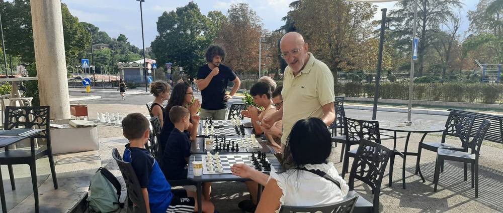 LEZIONI E PARTITE LIBERE DI SCACCHI E DAMA A MACERATA IL 21 SETTEMBRE