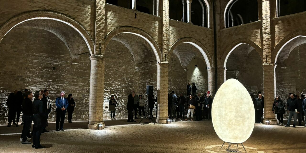 “ARTE E LUCE NARRANO L’ANTICO CHIOSTRO”: CASTELLO AL MONTE