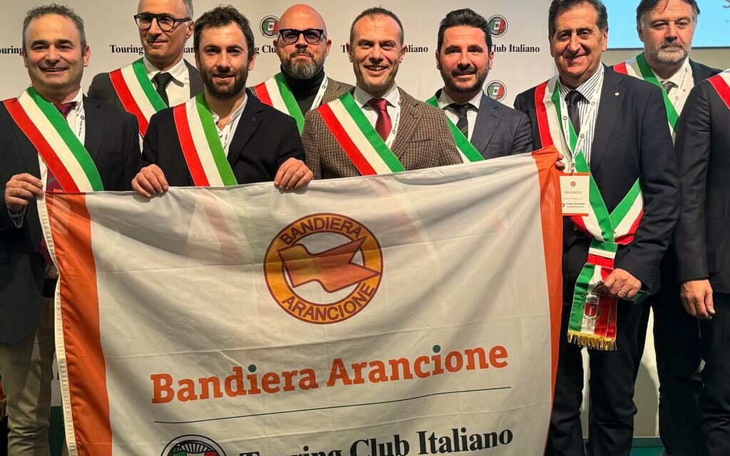 CAMERINO OTTIENE ANCORA LA BANDIERA ARANCIONE DEL TOURING CLUB ITALIA