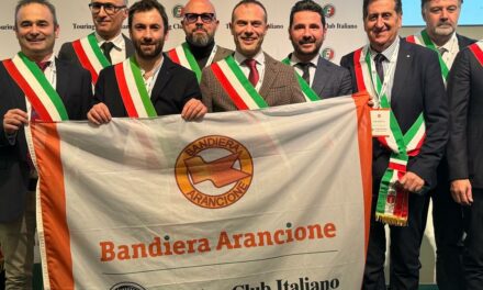 CAMERINO OTTIENE ANCORA LA BANDIERA ARANCIONE DEL TOURING CLUB ITALIA