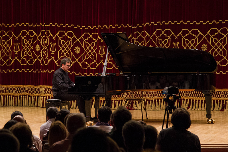 LUIGI FRACASSO CHIUDE IL MASTER PIANO FESTIVAL A TOLENTINO