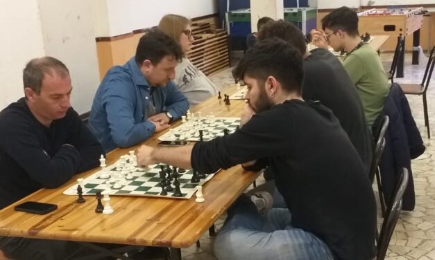 ASCOLI PICENO: LEZIONI E PARTITE A SCACCHI NEL PERIODO ESTIVO