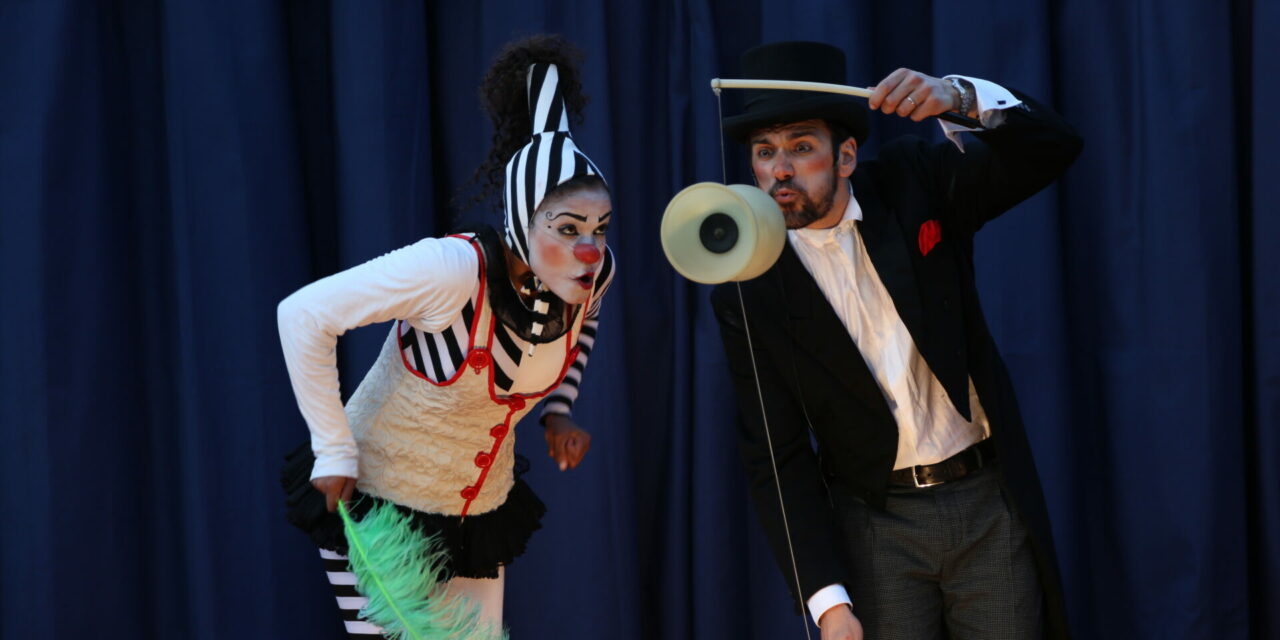 MONTECOSARO DIVENTA IL PAESE DELLE MERAVIGLIE: DUE GIORNI DA FIABA CON IL CAPPELLAIO MATTO