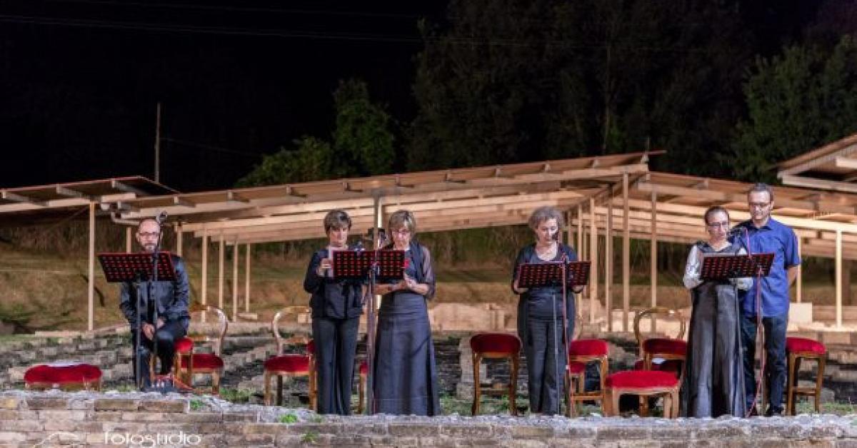 “Di Guerra e di Pace”: Teatri Antichi Uniti Illumina le Terme Romane di San Severino Marche