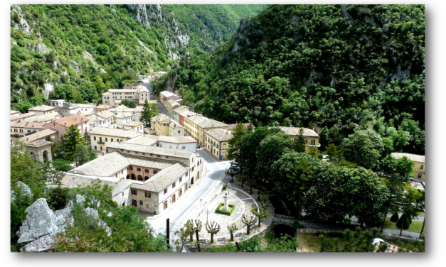 PIORACO: PERCORSO ALLA SCOPERTA DEL BORGO