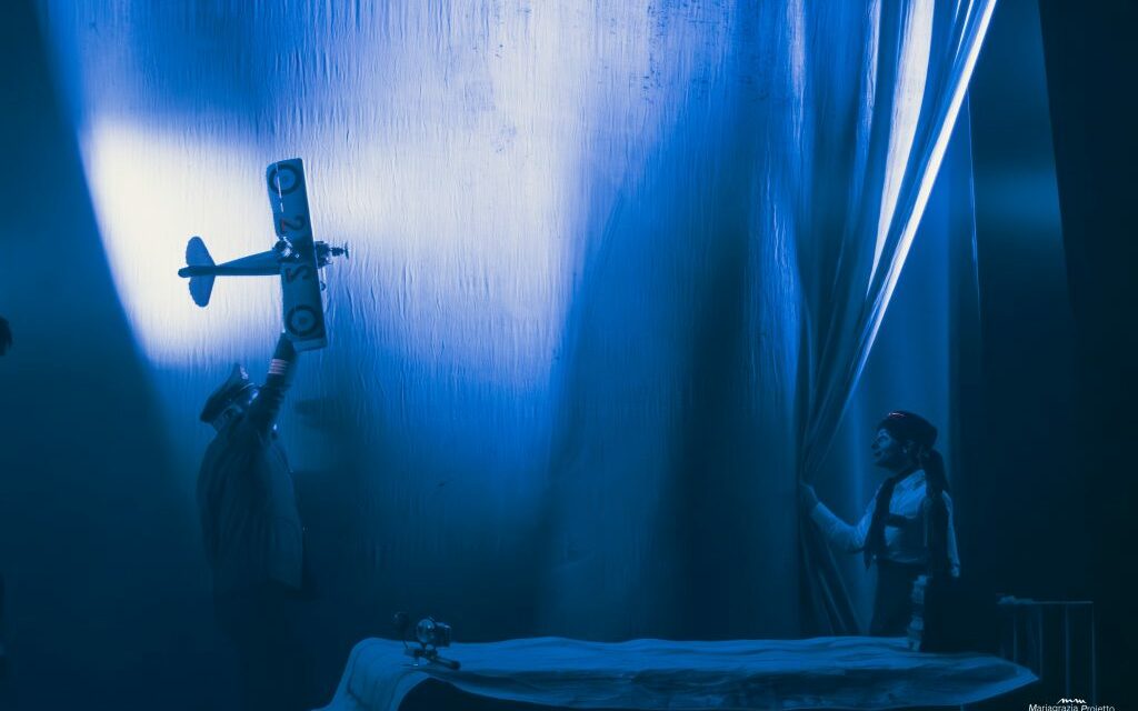 SENIGALLIA: A TEATRO LA STORIA DI “JACK IL RAGAZZINO CHE SORVOLÒ L’OCEANO – UNA STORIA TRA CIELO E MARE”