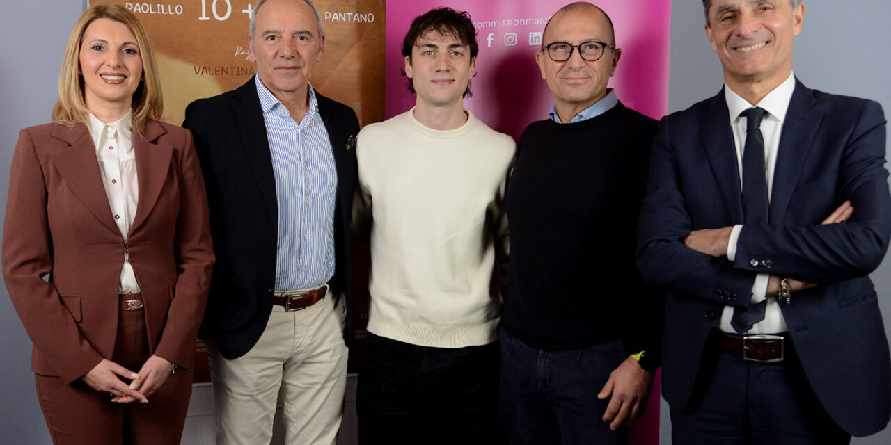 MATTEO PAOLILLO INCANTA LE MARCHE: IL FILM “IO+TE” CELEBRA PAESAGGI E BORGHI