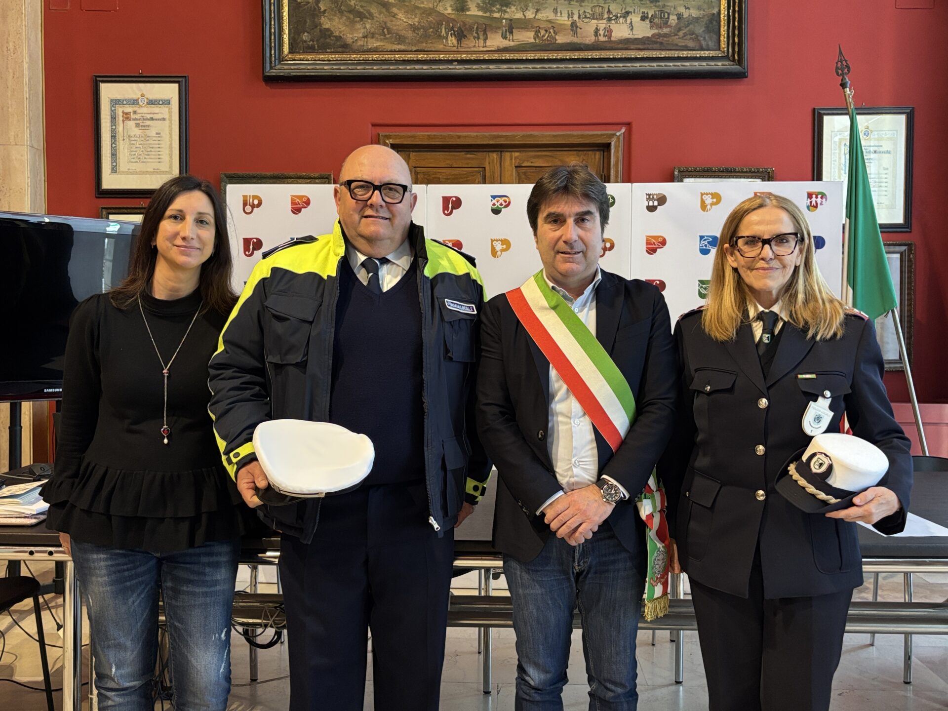 PESARO: L’AGENTE DOMENICO “MIMMO” LA ROCCA VA IN PENSIONE DOPO 27 ANNI DI SERVIZIO. RINGRAZIAMENTI DALL’AMMINISTRAZIONE PESARO: L'AGENTE DOMENICO “MIMMO” LA ROCCA VA IN PENSIONE DOPO 27 ANNI DI SERVIZIO. RINGRAZIAMENTI DALL'AMMINISTRAZIONE