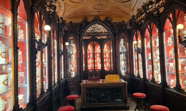 FABRIANO: INAUGURATA L’ANTICA FARMACIA MAZZOLINI GIUSEPPUCCI, UN TESORO RITROVATO