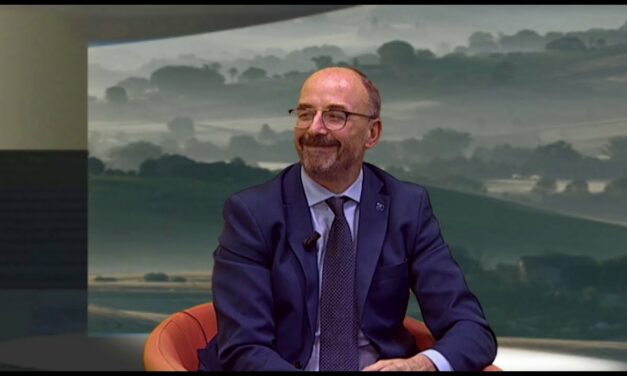 CLAUDIO PETTINARI OSPITE A PASSAGGI LIBRI E CAFFÈ: ARTE E SCIENZA IN DIALOGO