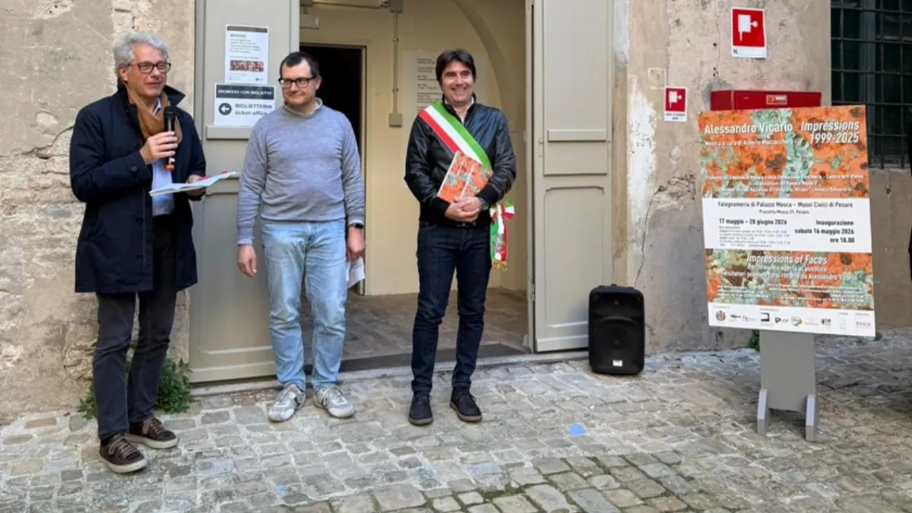 GRANDE SUCCESSO PER L'APERTURA DI 'IMPRESSIONS 1999–2025' A PESARO