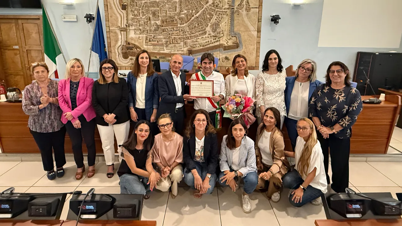 IL PREMIO 'LE FINESTRE FIORITE DI MARIA PIA GENNARI' 2026 ASSEGNATO ALLA MEMORIA DI ANNA MARIA RENZONI BEZZICCHERI E ROBERTO DRAGO
