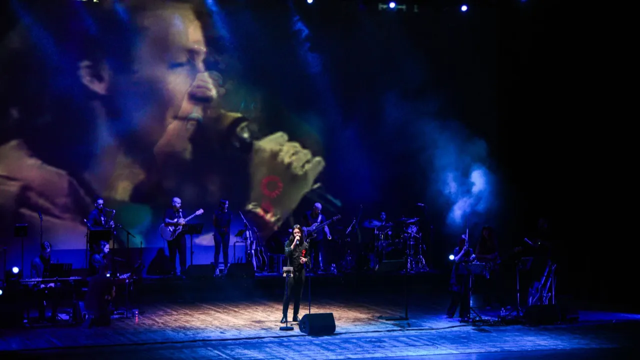POPSOPHIA CELEBRA VASCO ROSSI AD ANCONA: TEATRO DELLE MUSE STRAPIENO E SUCCESSO PER LA MOSTRA VIRTUALE