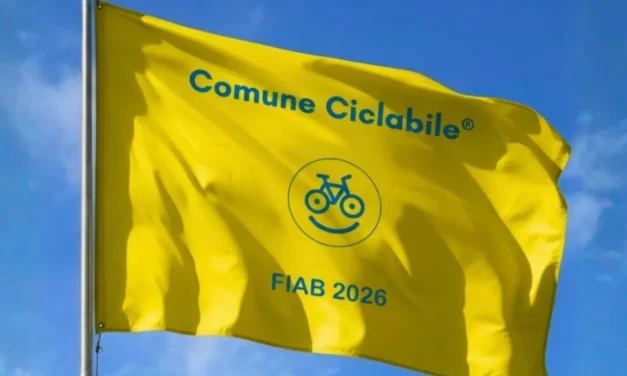 ANCONA RICONQUISTA LA BANDIERA GIALLA DI COMUNICICLABILI FIAB