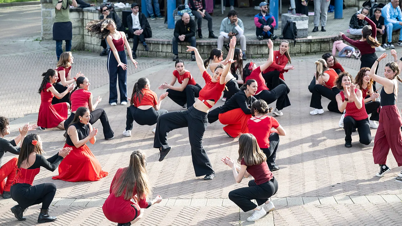 CARMEN – Lavanderia SpringRolls ph andrea macchia CIVITANOVA DANZA, SABATO 11 LUGLIO IL FESTIVAL NEL FESTIVAL
