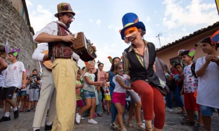 SERRA SAN QUIRICO: TORNA ‘IL PAESE DEI BALOCCHI’ CON IL FESTIVAL AMBARABÀ DAL 23 AL 26 LUGLIO 2026