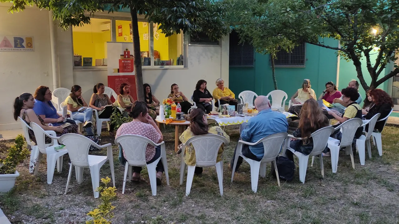 pubblico in giardino LA BIBLIOTECA RODARI DI PESARO FESTEGGIA SEI ANNI CON EVENTI DAL 14 AL 28 LUGLIO