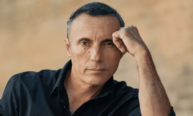 VALERIO APREA PORTA ‘LAPOCALISSE’ AL TEATRO ROMANO DI URBISAGLIA