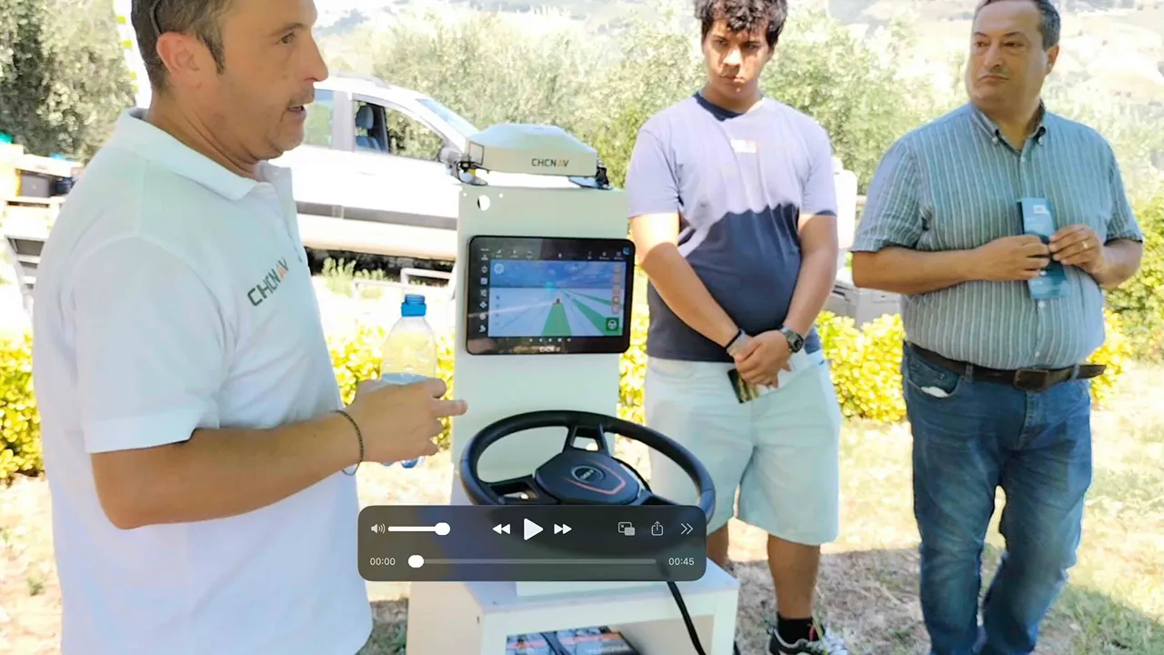 Un momento della dimostrazione CIA ASCOLI-FERMO-MACERATA PUNTA SULL'INNOVAZIONE CON DRONI E GUIDA AUTOMATICA A RIPATRANSONE