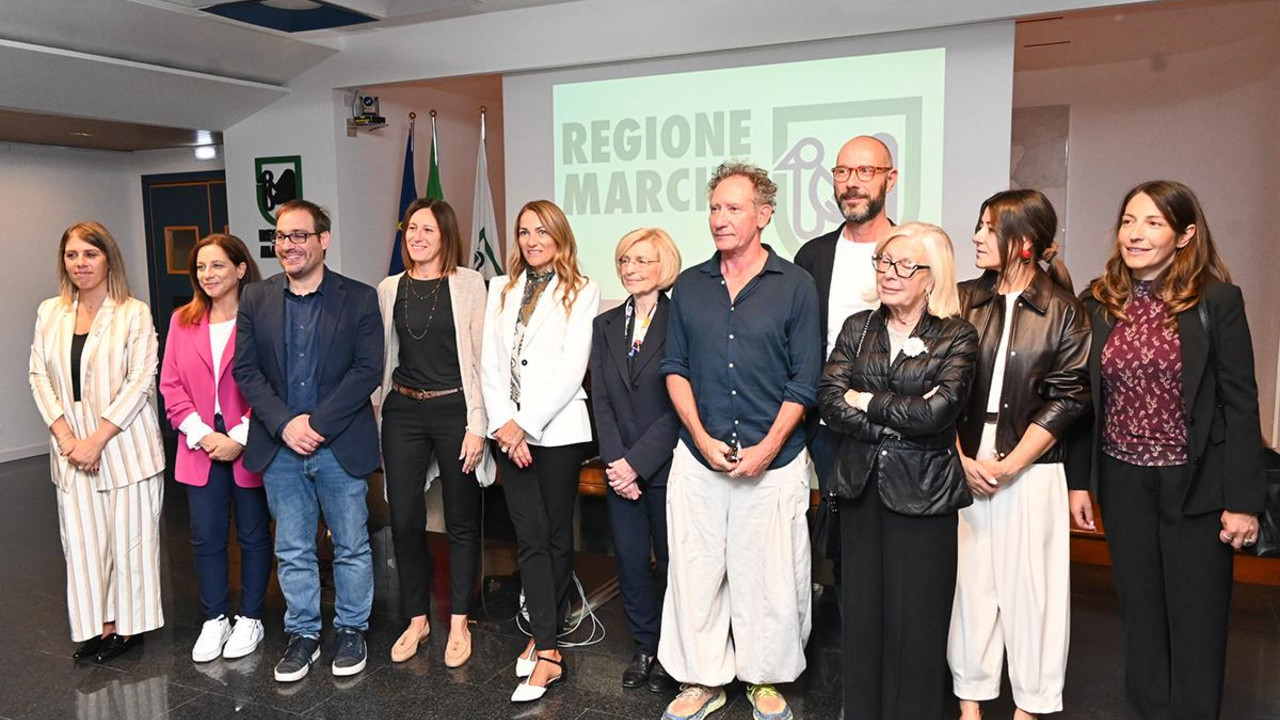 Il <strong>TEATRO FERONIA</strong> di <strong>SAN SEVERINO MARCHE</strong> inaugura la stagione con ‘<strong>CANTANAPOLI</strong>‘ Il TEATRO FERONIA di SAN SEVERINO MARCHE inaugura la stagione con 'CANTANAPOLI'