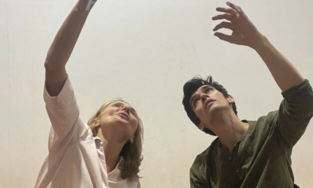 A MONTECAROTTO in scena ‘Un po’ lontano’ con la LIS
