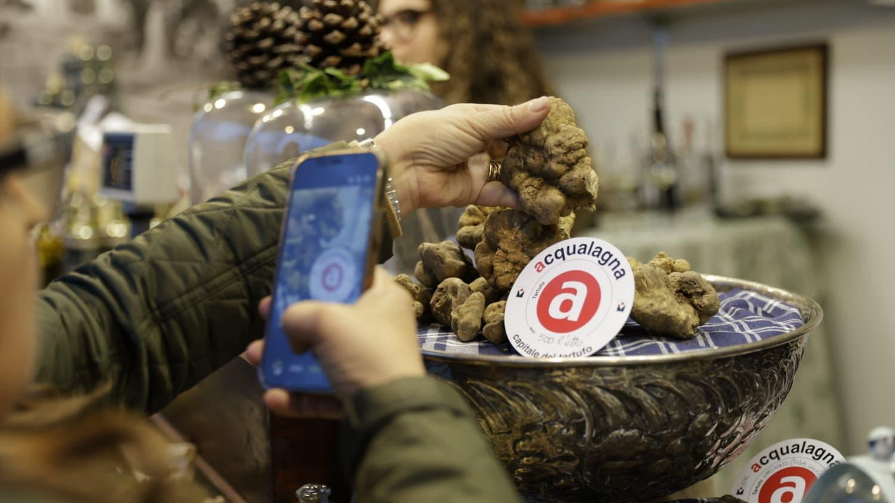 Il secondo weekend della 61ª FIERA INTERNAZIONALE DEL TARTUFO BIANCO di ACQUALAGNA