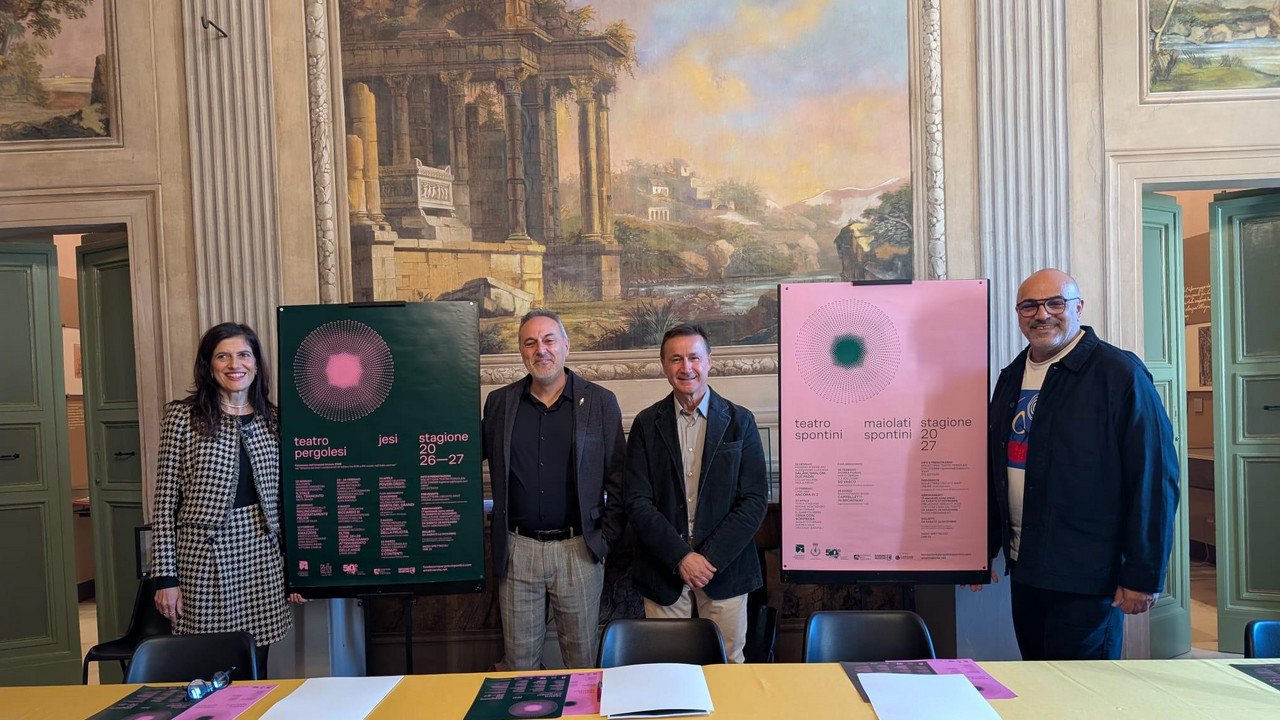 La stagione 2026/2027 unisce i teatri PERGOLESI di JESI e SPONTINI di MAIOLATI SPONTINI La stagione 2026/2027 unisce i teatri PERGOLESI di JESI e SPONTINI di MAIOLATI SPONTINI