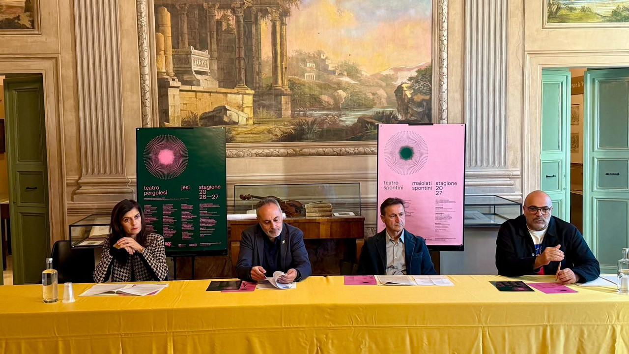 La stagione teatrale 2026/2027 unisce JESI e MAIOLATI SPONTINI La stagione teatrale 2026/2027 unisce JESI e MAIOLATI SPONTINI