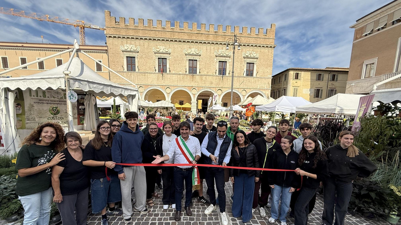 Mostra mercato dei fiori a PESARO: inaugurata la 72ª edizione Mostra mercato dei fiori a PESARO: inaugurata la 72ª edizione