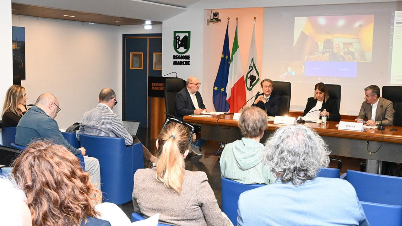 Presentata ad ANCONA ‘MUSICATTRAVERSO’: la stagione sinfonica FORM 2027 Presentata ad ANCONA 'MUSICATTRAVERSO': la stagione sinfonica FORM 2027