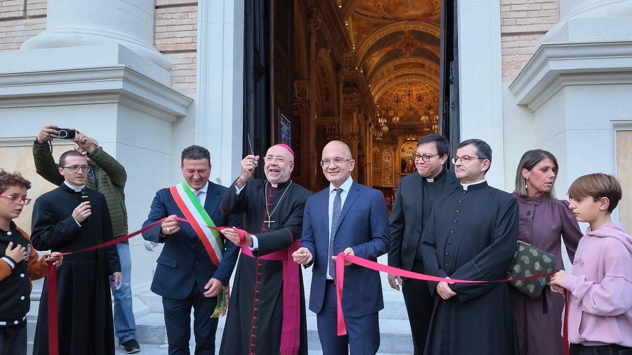 Riaperto a TOLENTINO il DUOMO DI SAN CATERVO dopo il sisma Riaperto a TOLENTINO il DUOMO DI SAN CATERVO dopo il sisma